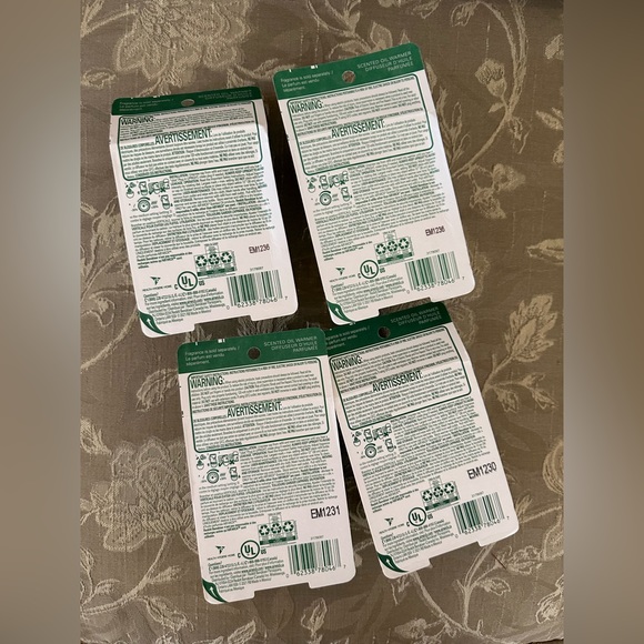 5 for $25- 4 Airwick Scented Oil Warmers - Picture 4 of 5